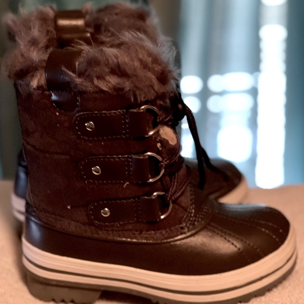 Girls size 11 brown Polar boots